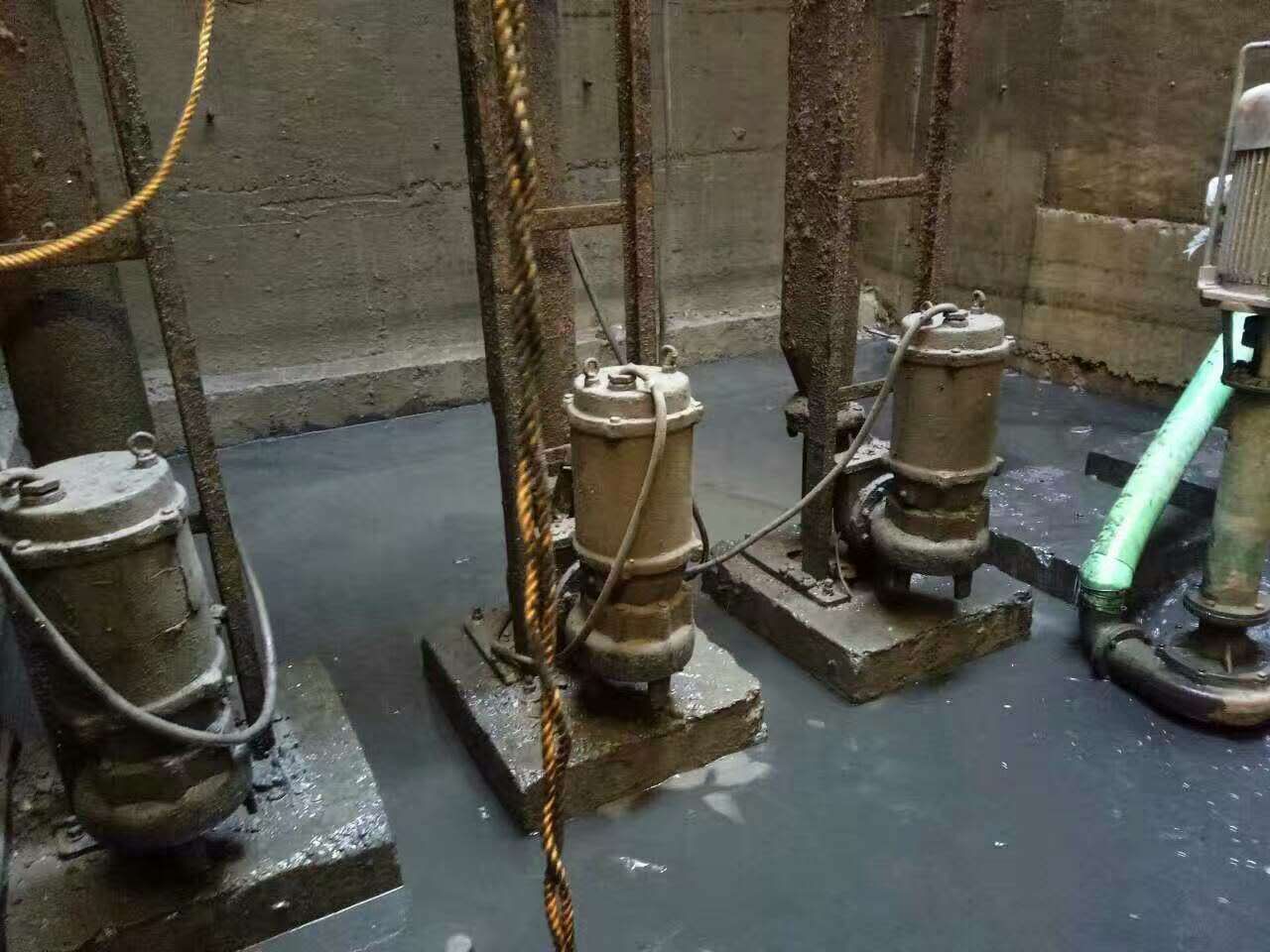 高平污水池清理