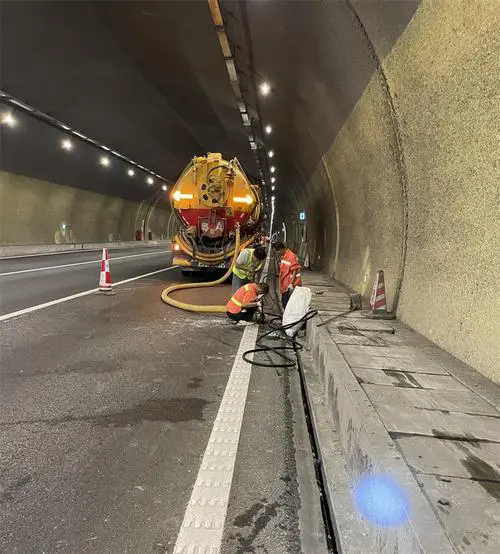 高平隧道排水渠清淤